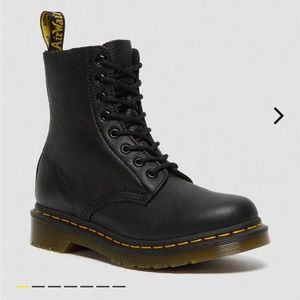 Dr. Martens original black boots!